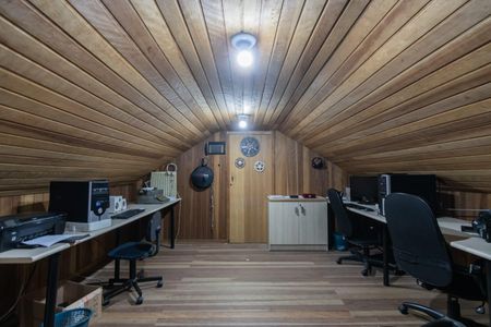 Casa à venda com 360m², 3 quartos e 2 vagas Casa à venda com 360m², 3 quartos e 2 vagasÁtico