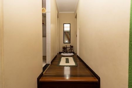 Casa à venda com 360m², 3 quartos e 2 vagas Casa à venda com 360m², 3 quartos e 2 vagasCorredor