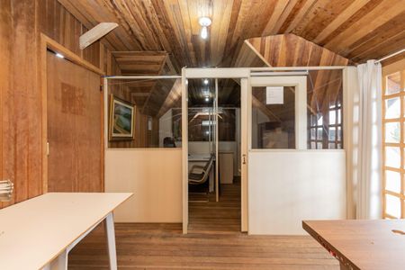 Casa à venda com 360m², 3 quartos e 2 vagas Casa à venda com 360m², 3 quartos e 2 vagasÁtico
