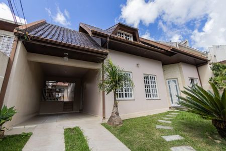 Casa à venda com 360m², 3 quartos e 2 vagas Casa à venda com 360m², 3 quartos e 2 vagasFachada
