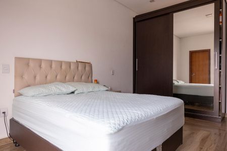 Casa para alugar com 327m², 4 quartos e 4 vagasSuíte 2