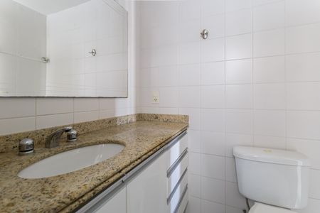 Apartamento à venda com 104m², 4 quartos e 2 vagas Apartamento à venda com 104m², 4 quartos e 2 vagasBanheiro da Suíte