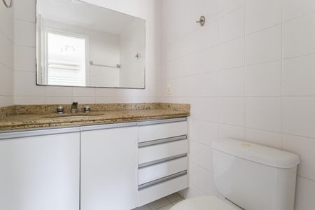 Apartamento à venda com 104m², 4 quartos e 2 vagas Apartamento à venda com 104m², 4 quartos e 2 vagasBanheiro da Suíte