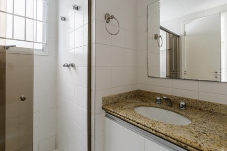 Apartamento à venda com 104m², 4 quartos e 2 vagas Apartamento à venda com 104m², 4 quartos e 2 vagasBanheiro da Suíte