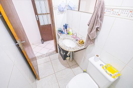 Casa à venda com 242m², 3 quartos e 4 vagasBanheiro