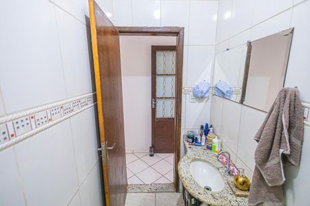 Casa à venda com 242m², 3 quartos e 4 vagasBanheiro