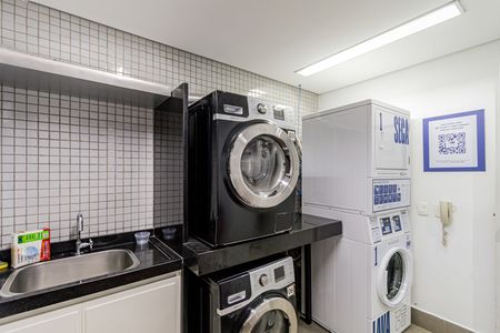 Studio para alugar com 60m², 1 quarto e 1 vaga Studio para alugar com 60m², 1 quarto e 1 vagaÁrea comum - Lavanderia