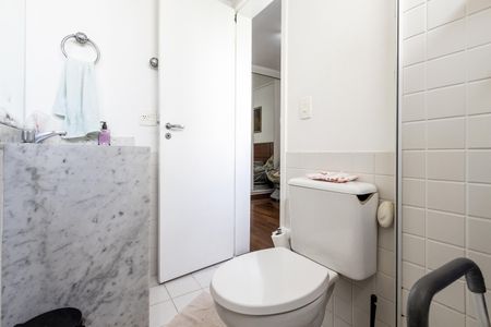 Apartamento à venda com 57m², 2 quartos e 2 vagas Apartamento à venda com 57m², 2 quartos e 2 vagasQuarto 1 - Banheiro da Suite