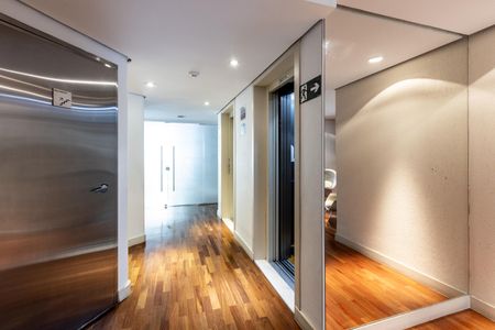 Apartamento à venda com 57m², 2 quartos e 2 vagas Apartamento à venda com 57m², 2 quartos e 2 vagasHall do Elevador
