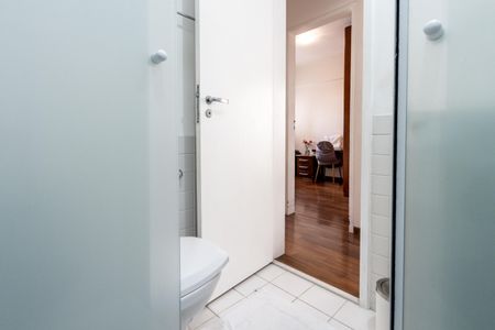 Apartamento à venda com 57m², 2 quartos e 2 vagas Apartamento à venda com 57m², 2 quartos e 2 vagasBanheiro do Corredor