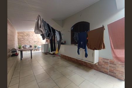 Casa para alugar com 120m², 2 quartos e 6 vagas