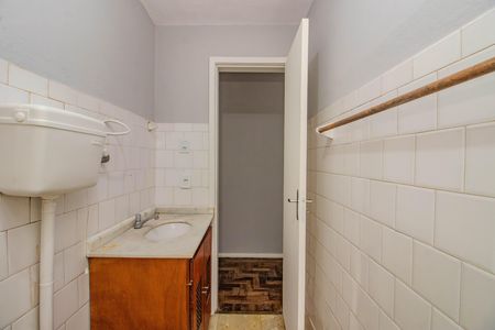 Banheiro de apartamento para alugar com 1 quarto, 42m² em Vila Ipiranga, Porto Alegre