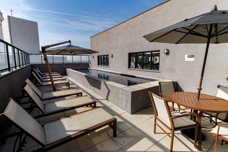 Apartamento para alugar com 26m², 1 quarto e 1 vaga Apartamento para alugar com 26m², 1 quarto e 1 vagaÁrea comum - Piscina