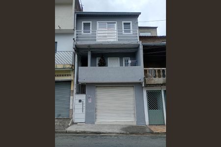 Casa à venda com 100m², 7 quartos e 2 vagas Casa à venda com 100m², 7 quartos e 2 vagasFachada