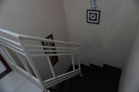 Casa à venda com 150m², 2 quartos e 2 vagasEscada