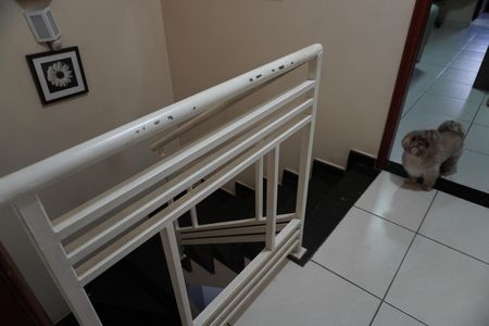 Casa à venda com 150m², 2 quartos e 2 vagasEscada