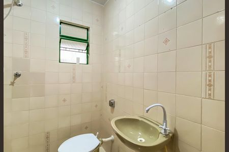 Casa para alugar com 42m², 1 quarto e 1 vaga Casa para alugar com 42m², 1 quarto e 1 vagaBanheiro
