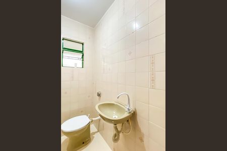 Banheiro de casa para alugar com 1 quarto, 42m² em Vila Paranagua, São Paulo