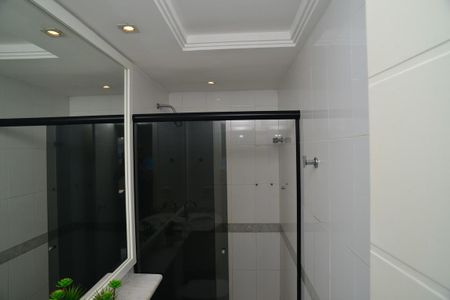 Apartamento à venda com 194m², 3 quartos e 3 vagas Apartamento à venda com 194m², 3 quartos e 3 vagasBanheiro Suíte