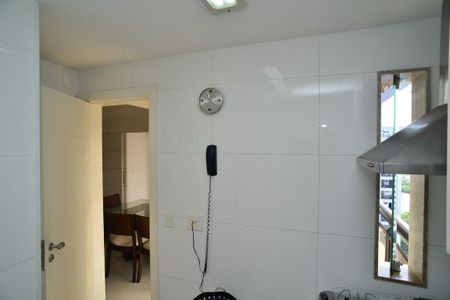 Apartamento à venda com 194m², 3 quartos e 3 vagas Apartamento à venda com 194m², 3 quartos e 3 vagasCozinha