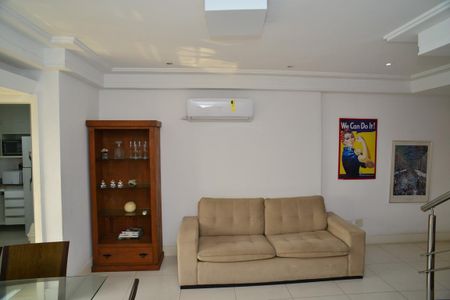 Apartamento à venda com 194m², 3 quartos e 3 vagas Apartamento à venda com 194m², 3 quartos e 3 vagasSala