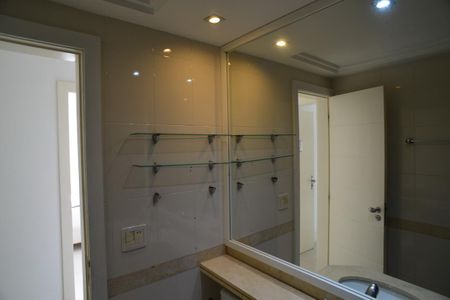 Apartamento à venda com 194m², 3 quartos e 3 vagas Apartamento à venda com 194m², 3 quartos e 3 vagasBanheiro Social