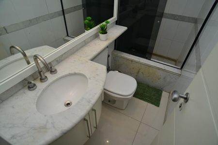 Apartamento à venda com 194m², 3 quartos e 3 vagas Apartamento à venda com 194m², 3 quartos e 3 vagasBanheiro Suíte