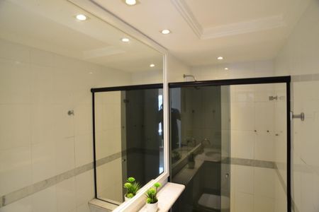 Apartamento à venda com 194m², 3 quartos e 3 vagas Apartamento à venda com 194m², 3 quartos e 3 vagasBanheiro Suíte