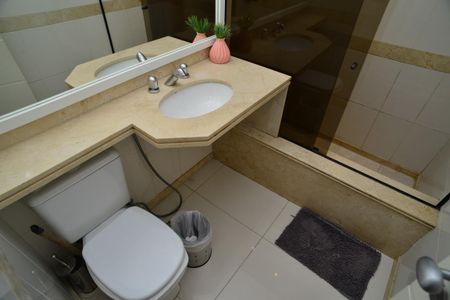 Apartamento à venda com 194m², 3 quartos e 3 vagas Apartamento à venda com 194m², 3 quartos e 3 vagasBanheiro Social