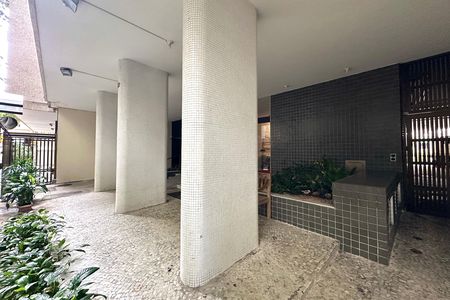 Apartamento para alugar com 77m², 3 quartos e sem vaga