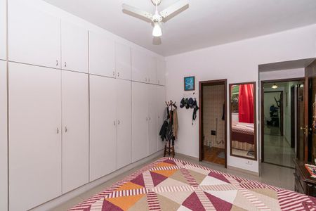 Casa à venda com 278m², 4 quartos e 2 vagasQuarto 1 Suíte