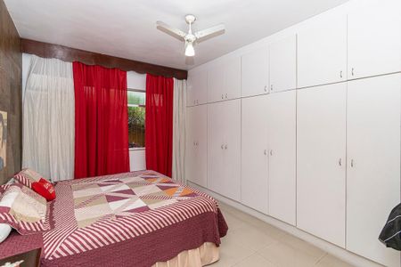 Casa à venda com 278m², 4 quartos e 2 vagasQuarto 1 Suíte