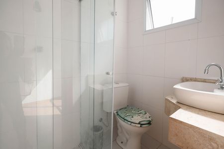 Casa à venda com 95m², 2 quartos e 4 vagas Casa à venda com 95m², 2 quartos e 4 vagasBanheiro da Suíte 2