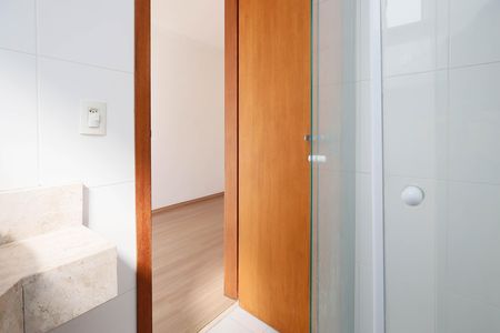 Casa à venda com 95m², 2 quartos e 4 vagas Casa à venda com 95m², 2 quartos e 4 vagasBanheiro da Suíte 2