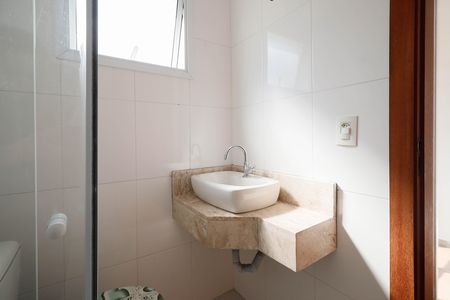 Casa à venda com 95m², 2 quartos e 4 vagas Casa à venda com 95m², 2 quartos e 4 vagasBanheiro da Suíte 2