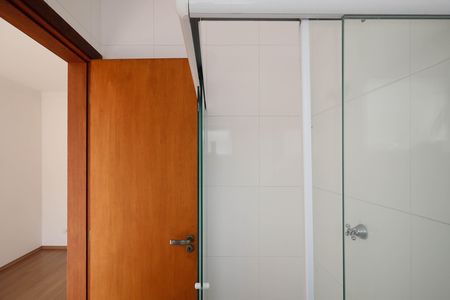 Casa à venda com 95m², 2 quartos e 4 vagas Casa à venda com 95m², 2 quartos e 4 vagasBanheiro da Suíte 2