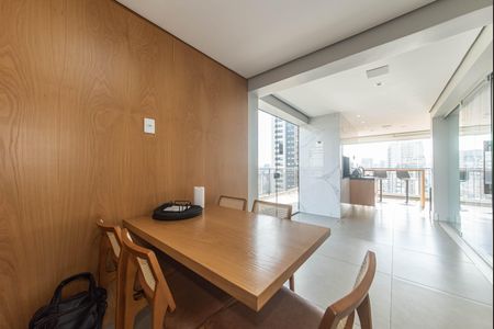 Apartamento à venda com 305m², 4 quartos e 4 vagas Apartamento à venda com 305m², 4 quartos e 4 vagasVaranda