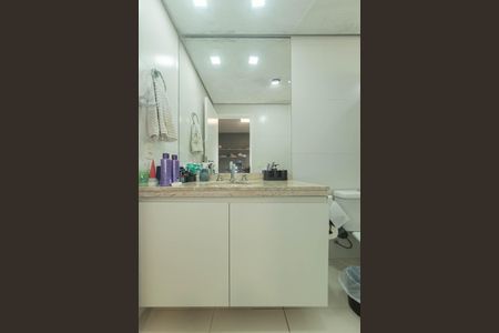 Apartamento à venda com 305m², 4 quartos e 4 vagas Apartamento à venda com 305m², 4 quartos e 4 vagasBanheiro da Suíte 1
