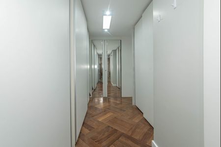 Apartamento à venda com 305m², 4 quartos e 4 vagas Apartamento à venda com 305m², 4 quartos e 4 vagasSuite 4