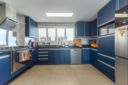 Apartamento à venda com 305m², 4 quartos e 4 vagas Apartamento à venda com 305m², 4 quartos e 4 vagasCozinha