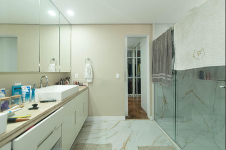 Apartamento à venda com 305m², 4 quartos e 4 vagas Apartamento à venda com 305m², 4 quartos e 4 vagasBanheiro da Suíte 4