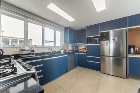 Apartamento à venda com 305m², 4 quartos e 4 vagas Apartamento à venda com 305m², 4 quartos e 4 vagasCozinha