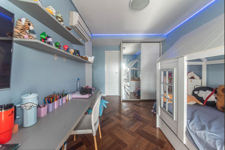 Apartamento à venda com 305m², 4 quartos e 4 vagas Apartamento à venda com 305m², 4 quartos e 4 vagasSuite 3