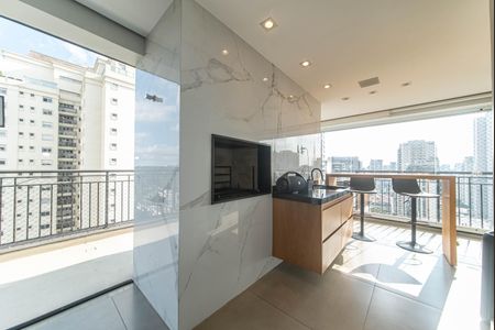 Apartamento à venda com 305m², 4 quartos e 4 vagas Apartamento à venda com 305m², 4 quartos e 4 vagasVaranda
