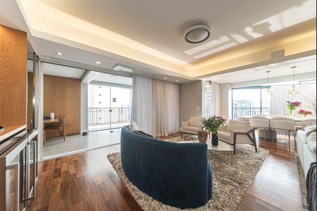 Apartamento à venda com 305m², 4 quartos e 4 vagas Apartamento à venda com 305m², 4 quartos e 4 vagasSala