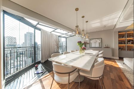 Apartamento à venda com 305m², 4 quartos e 4 vagas Apartamento à venda com 305m², 4 quartos e 4 vagasSala