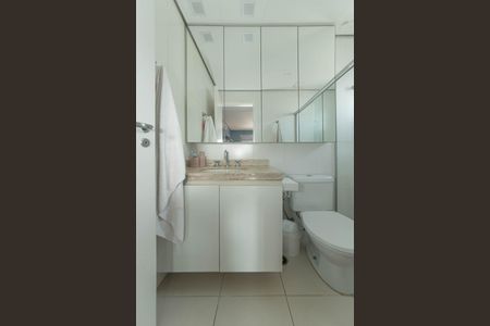 Apartamento à venda com 305m², 4 quartos e 4 vagas Apartamento à venda com 305m², 4 quartos e 4 vagasBanheiro da Suíte 3