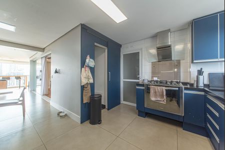 Apartamento à venda com 305m², 4 quartos e 4 vagas Apartamento à venda com 305m², 4 quartos e 4 vagasCozinha