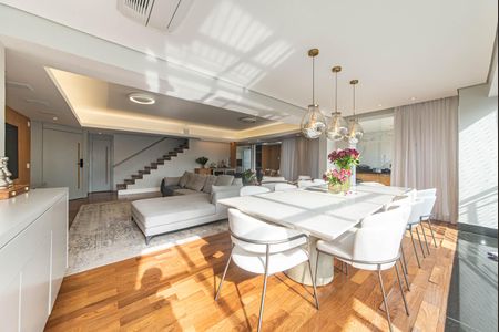 Apartamento à venda com 305m², 4 quartos e 4 vagas Apartamento à venda com 305m², 4 quartos e 4 vagasSala