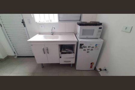 Cozinha de kitnet/studio para alugar com 1 quarto, 10m² em Rio Pequeno, São Paulo